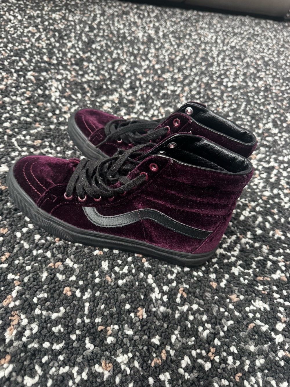 Vans Sk8-Hi Burgundy Crushed Velvet Sneakers Women’s 8 Men’s 6.5
